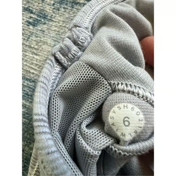 Lululemon Alpine White Ice Grey Battleship Power Pose Tank Size 6 - Picture 3 of 3
